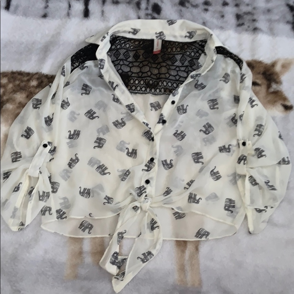 2/$10  No Boundaries Blouse size L